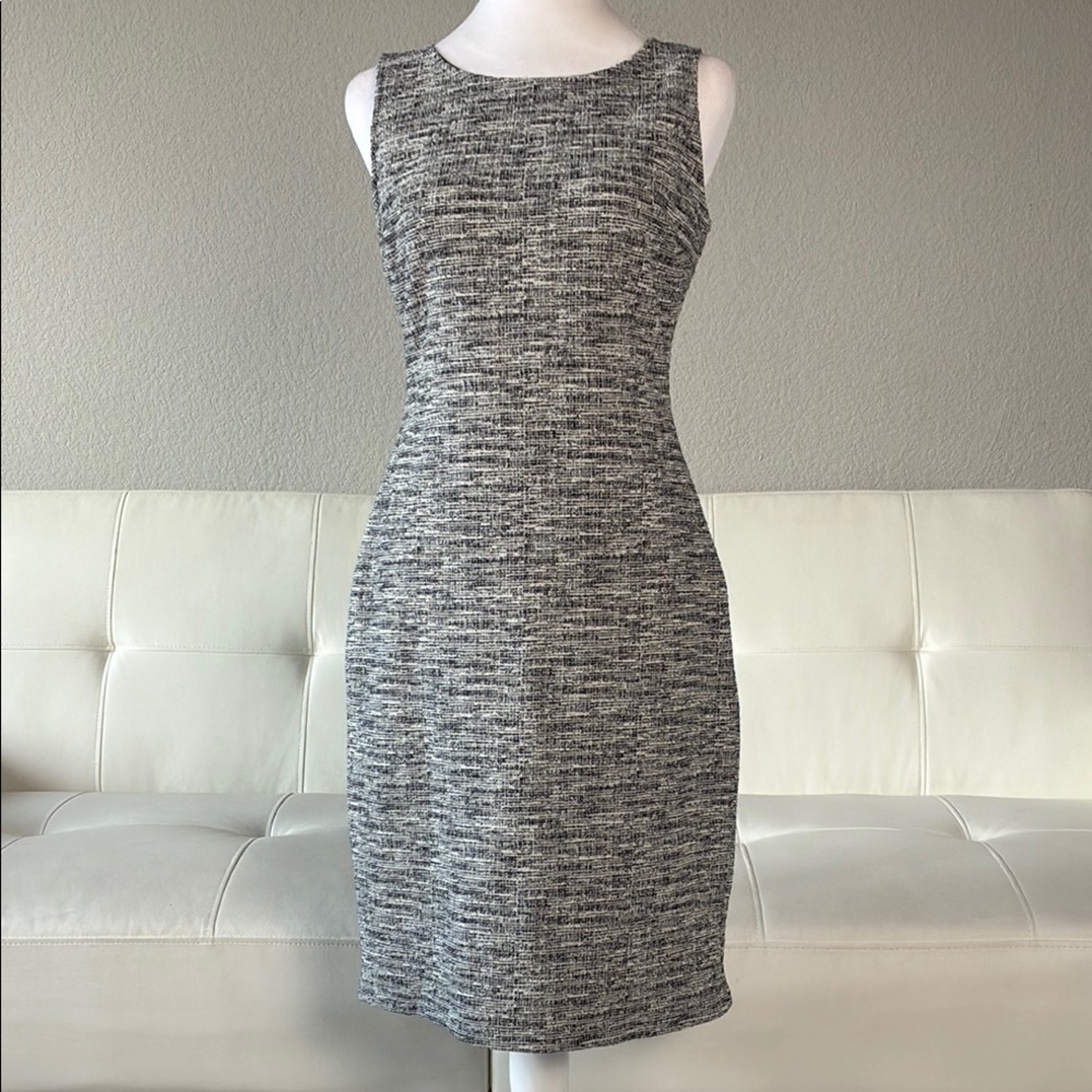 HaiL3y:23 Chic Sleeveless Heather Black/White Pullover Bodycon Midi Shift Dress